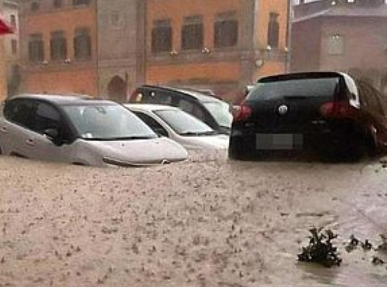 Alluvione, erogati primi risarcimenti per auto e furgoni danneggiati