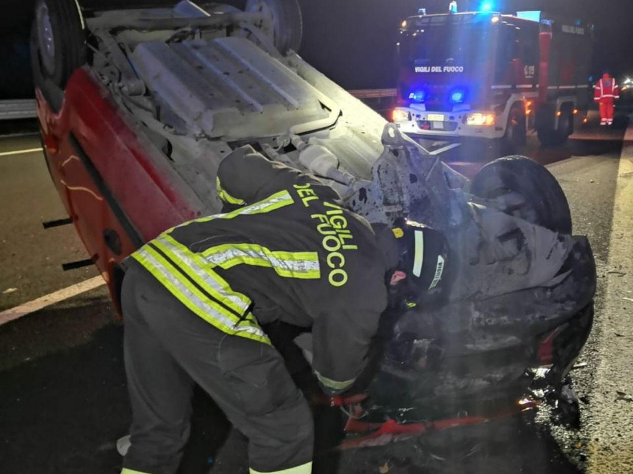 Un’auto perde il controllo e si rovescia. Incidente sulla A14