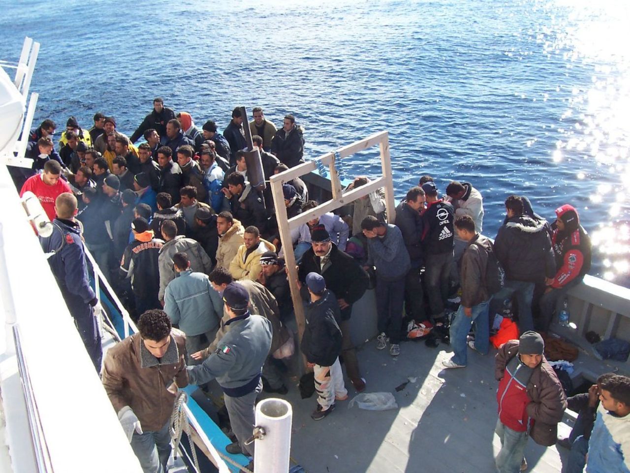 Lampedusa al collasso, oltre 4 mila migranti  sbarcati in un giorno
