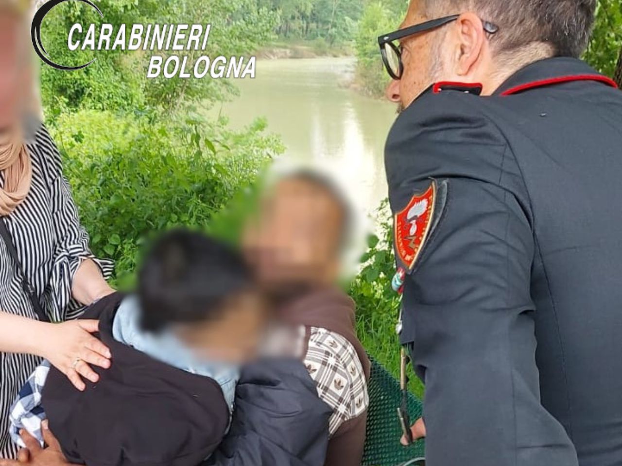 Bologna, bambino rischia di essere travolto dal fiume