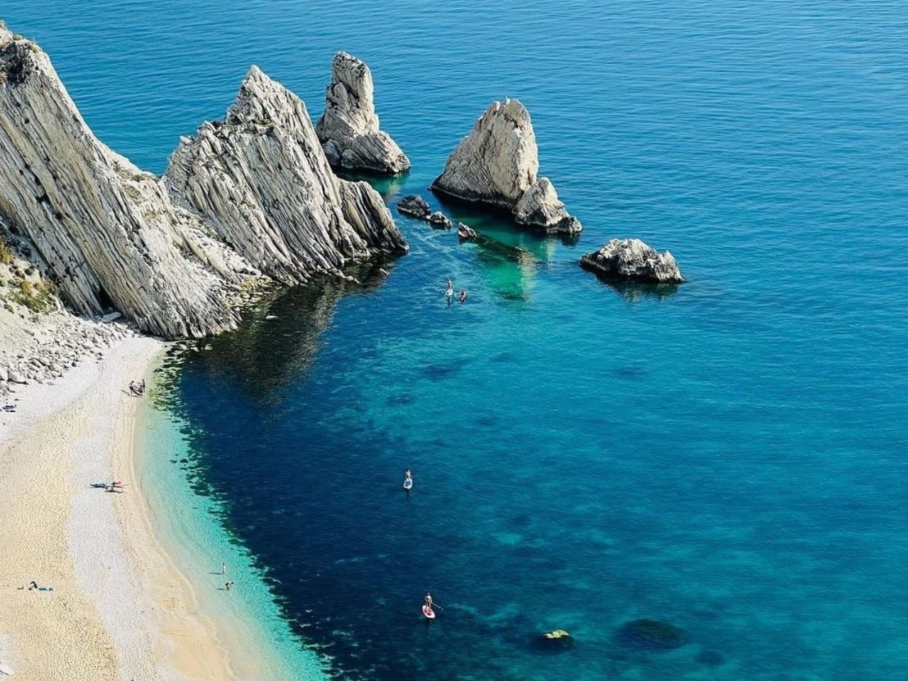 Nel 2019 è stata eletta la spiaggia più bella d’Italia: scopri come visitare le Due Sorelle