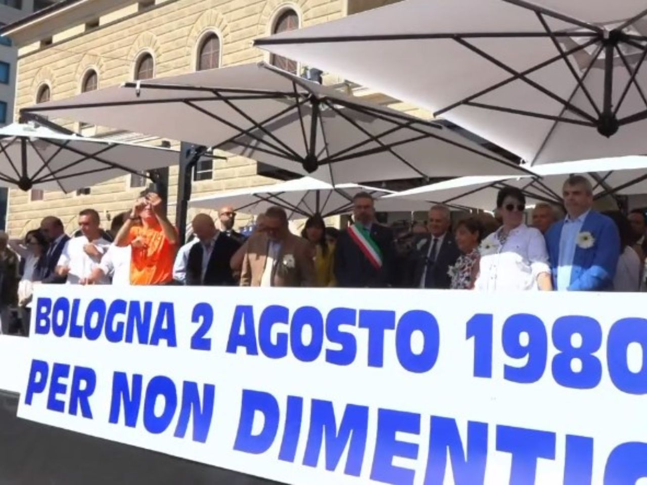 Strage di Bologna, Mattarella: ” l’opinione pubblica e le istituzioni hanno respinto gli eversori assassini”