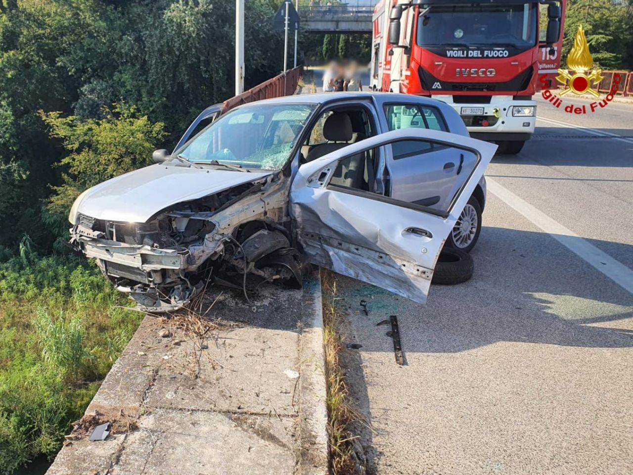 Ascoli Piceno, incidente sul ponte del fiume Tronto