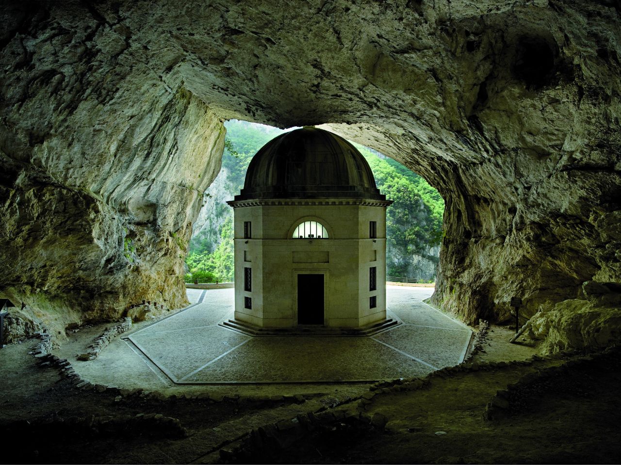 Genga, sabato visite guidate nei santuari della Grotta della Vergine