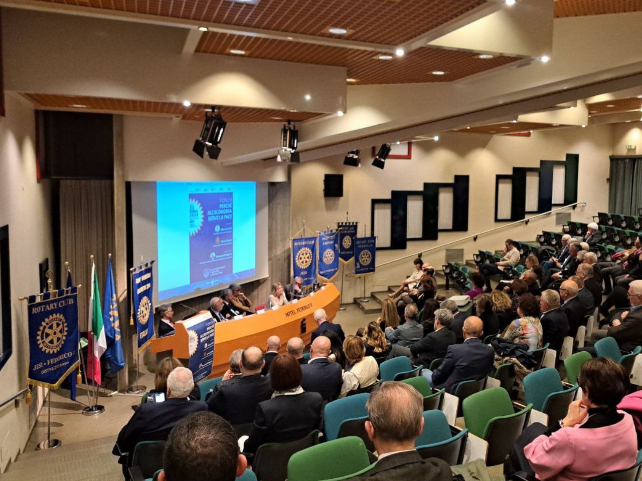Alberto Orioli ospite del Rotary: “perché all’economia serve la pace”