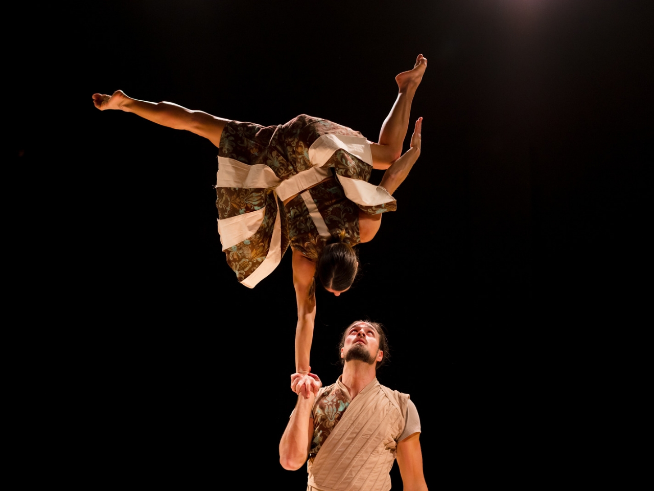 Flora, circo acrobatico e danza contemporanea in scena a Cupramontana 