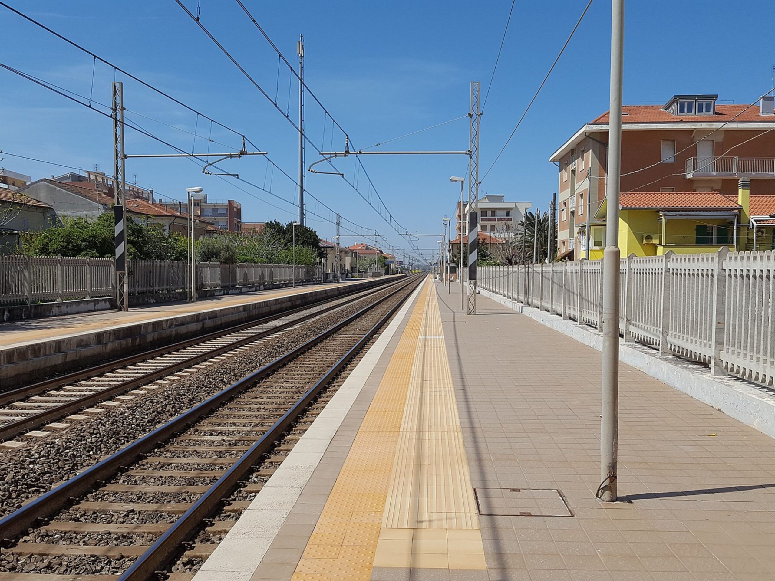 Tragedia alla Stazione di Marzocca, giovane vita stroncata da un treno in corsa