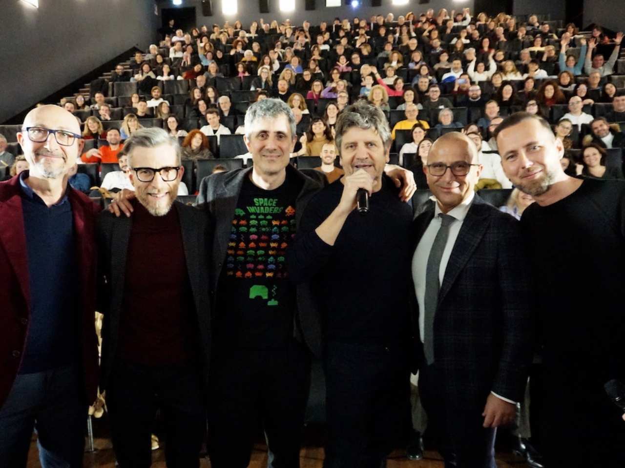 Bagno di folla per Fabio De Luigi ad Ancona: successo al Cinema Goldoni