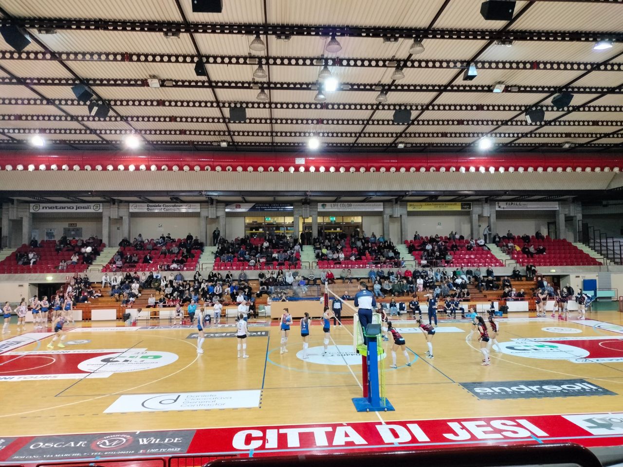 Tanto pubblico al pala Triccoli per il derby di B/1 di volley