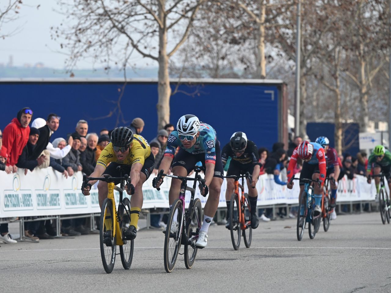 Ciclismo, trionfo in volata di Lorenzo Cataldo al Gran Premio dell’Industria