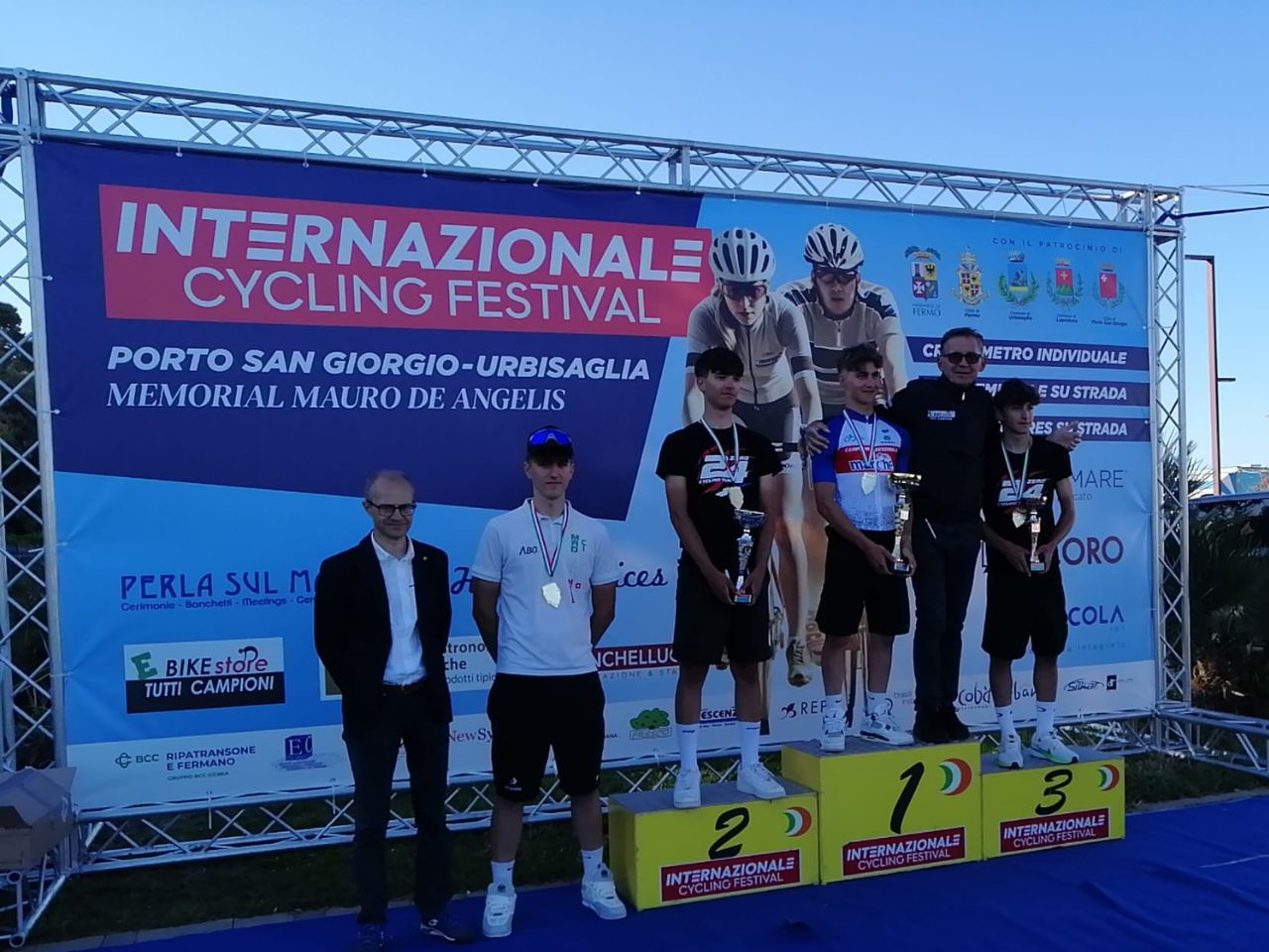 Ciclismo, la cronometro individuale accende i motori