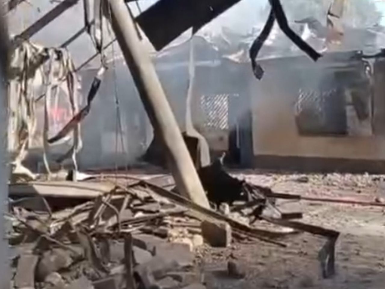 Roma, incendio e scoppio al distributore. Alcuni feriti