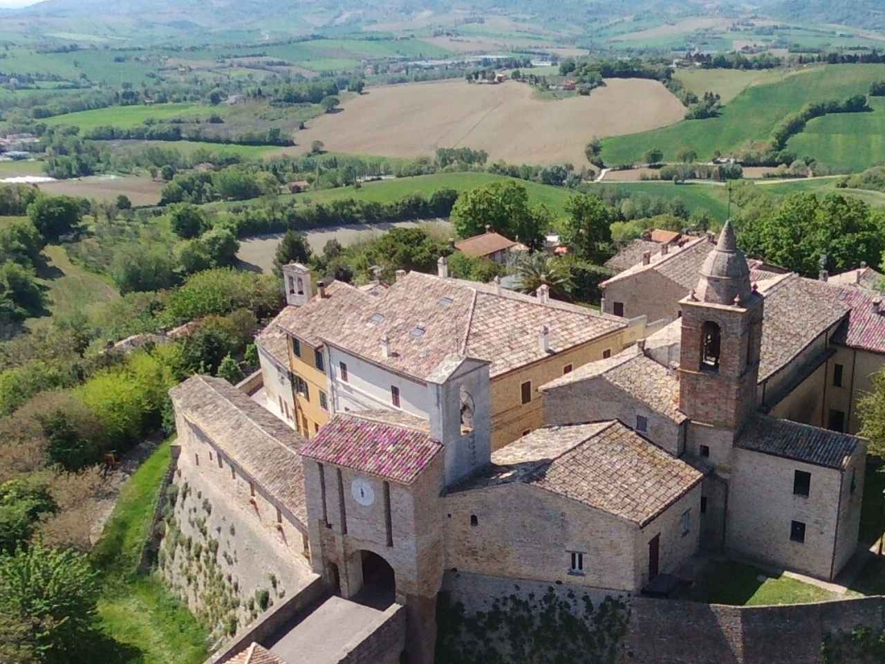 Candelara, via al recupero delle mura storiche con 450mila euro di fondi regionali