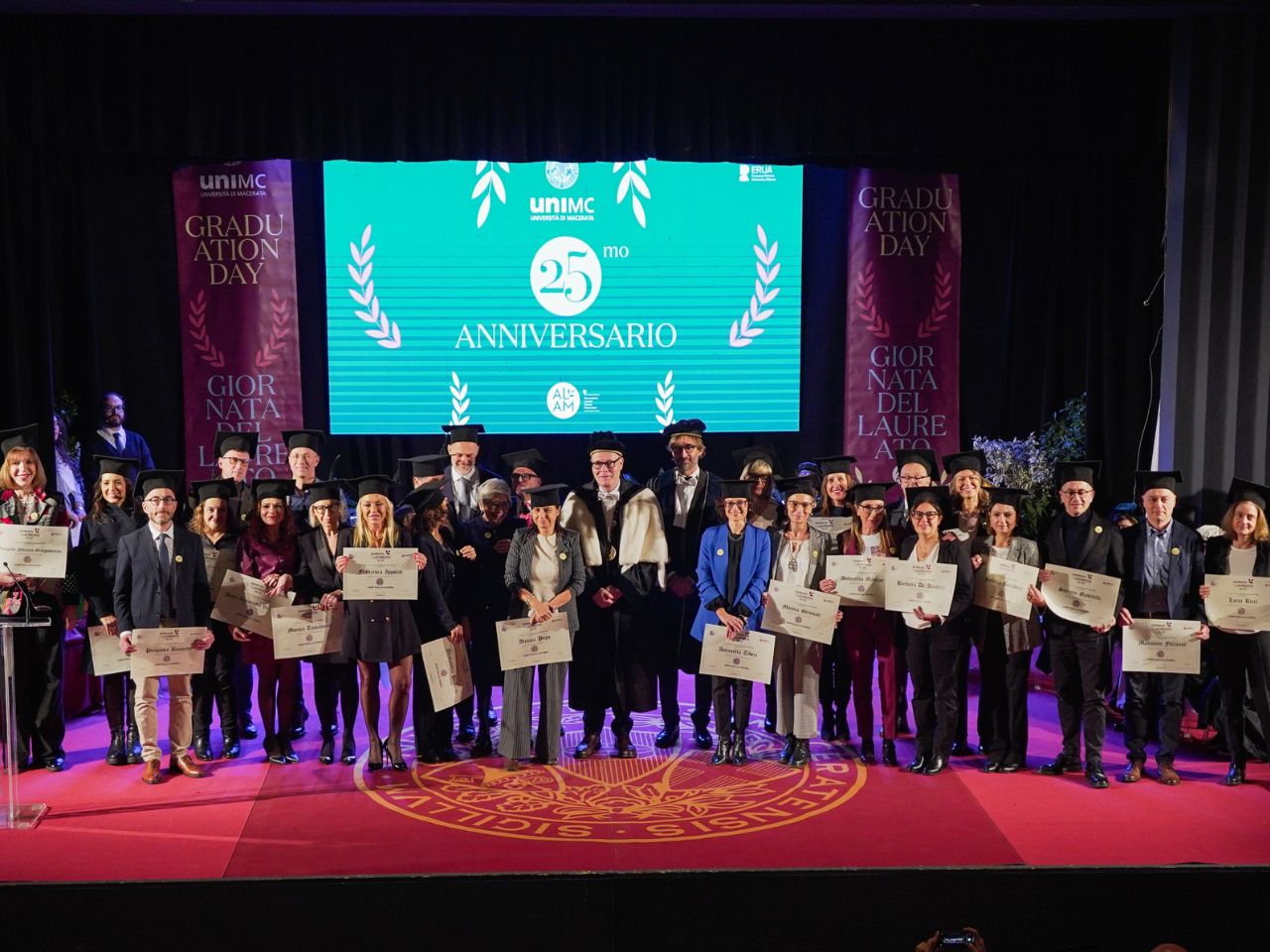 L’Università di Macerata cerca i laureati del 1975 e del 2000 per la “Giornata del Laureato”