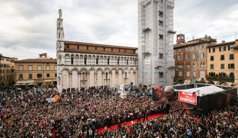 Bagno di folla a Lucca per il cast di Stranger Things