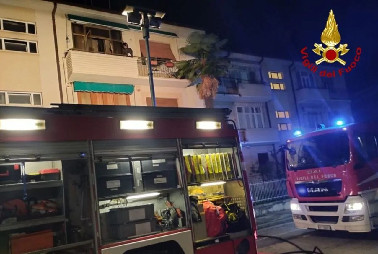 Jesi, incendio in una palazzina di Via Radiciotti