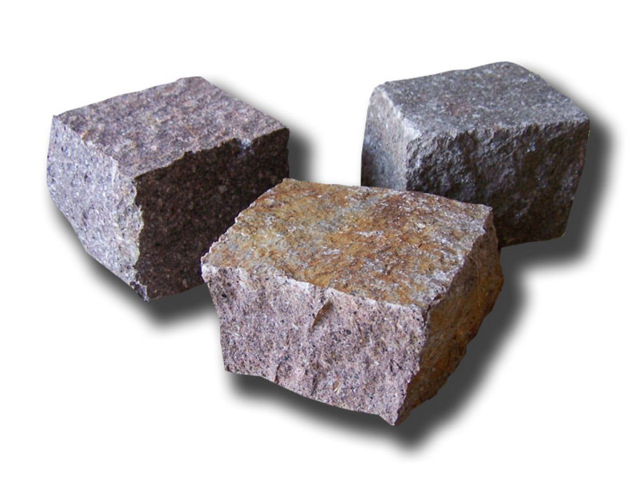 Ancona, lanciano pietre al posto dei petardi