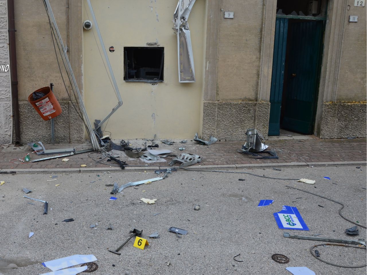 Assalto al bancomat con la “marmotta”: smantellata la banda delle esplosioni