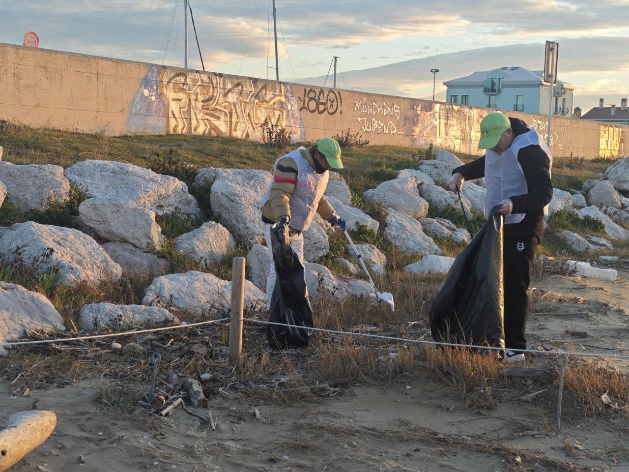 Senigallia, porto ripulito da 120 kg di rifiuti