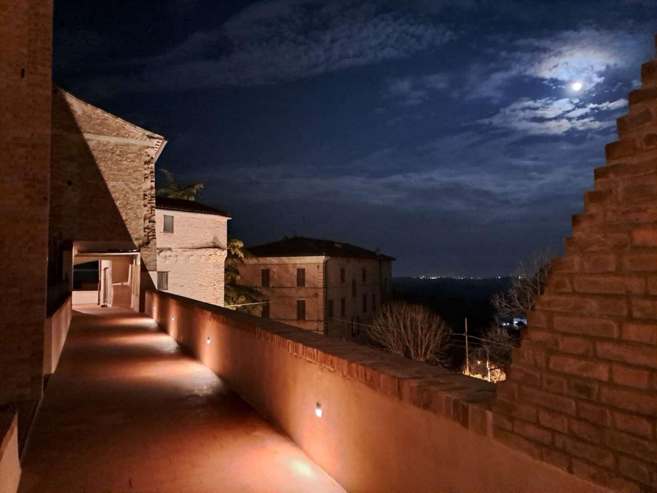 Morro d’Alba celebra la Notte Romantica con arte, musica, vino e spettacoli