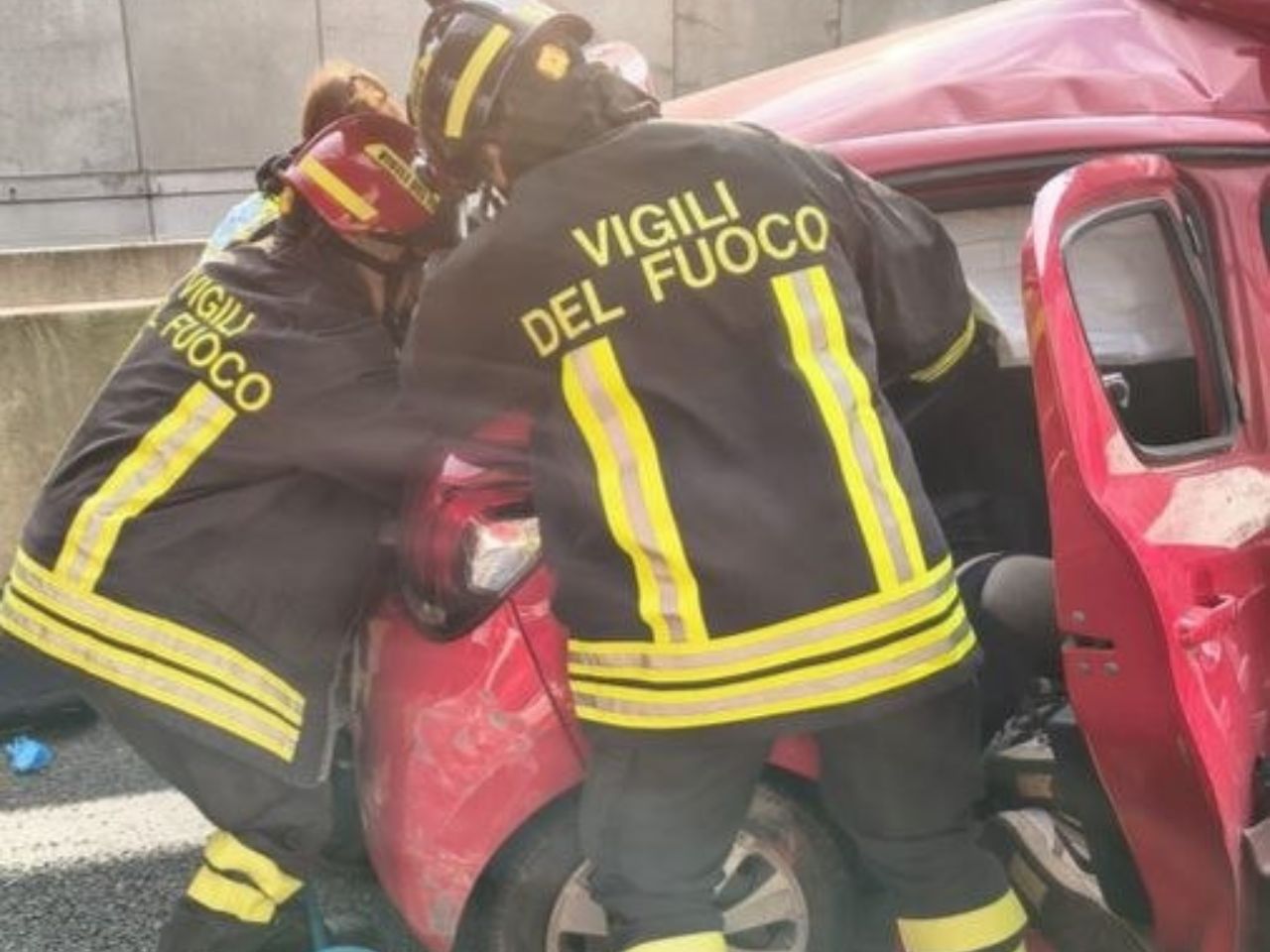 Scontro tra auto e camion sulla A14: traffico in tilt a Senigallia