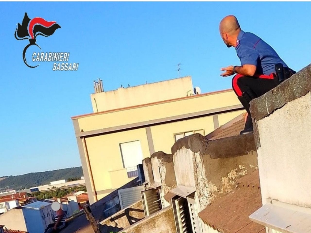Olbia, donna minaccia di gettarsi dal sesto piano, salvata dai Carabinieri