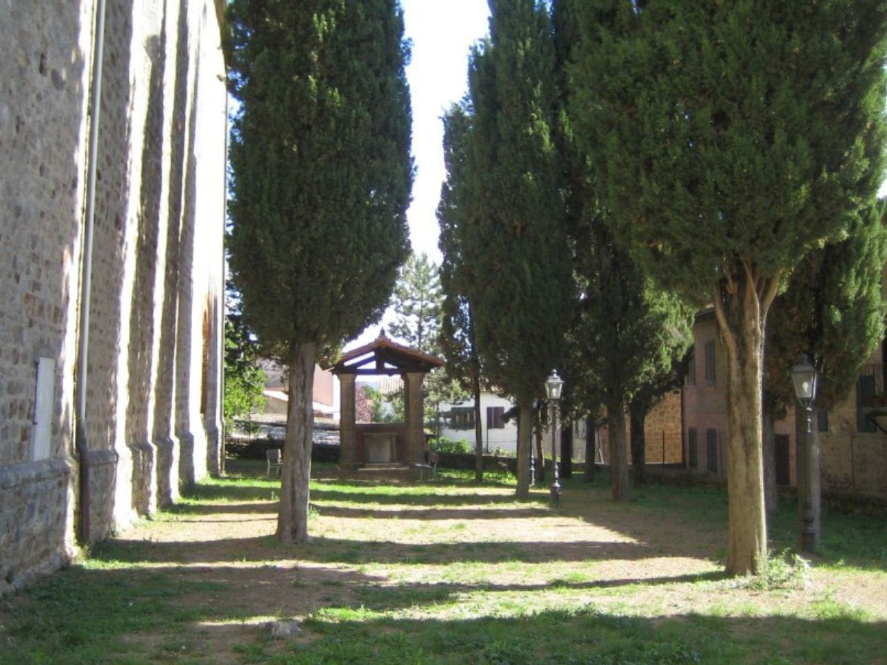 Siena, parroco picchiato prima del funerale