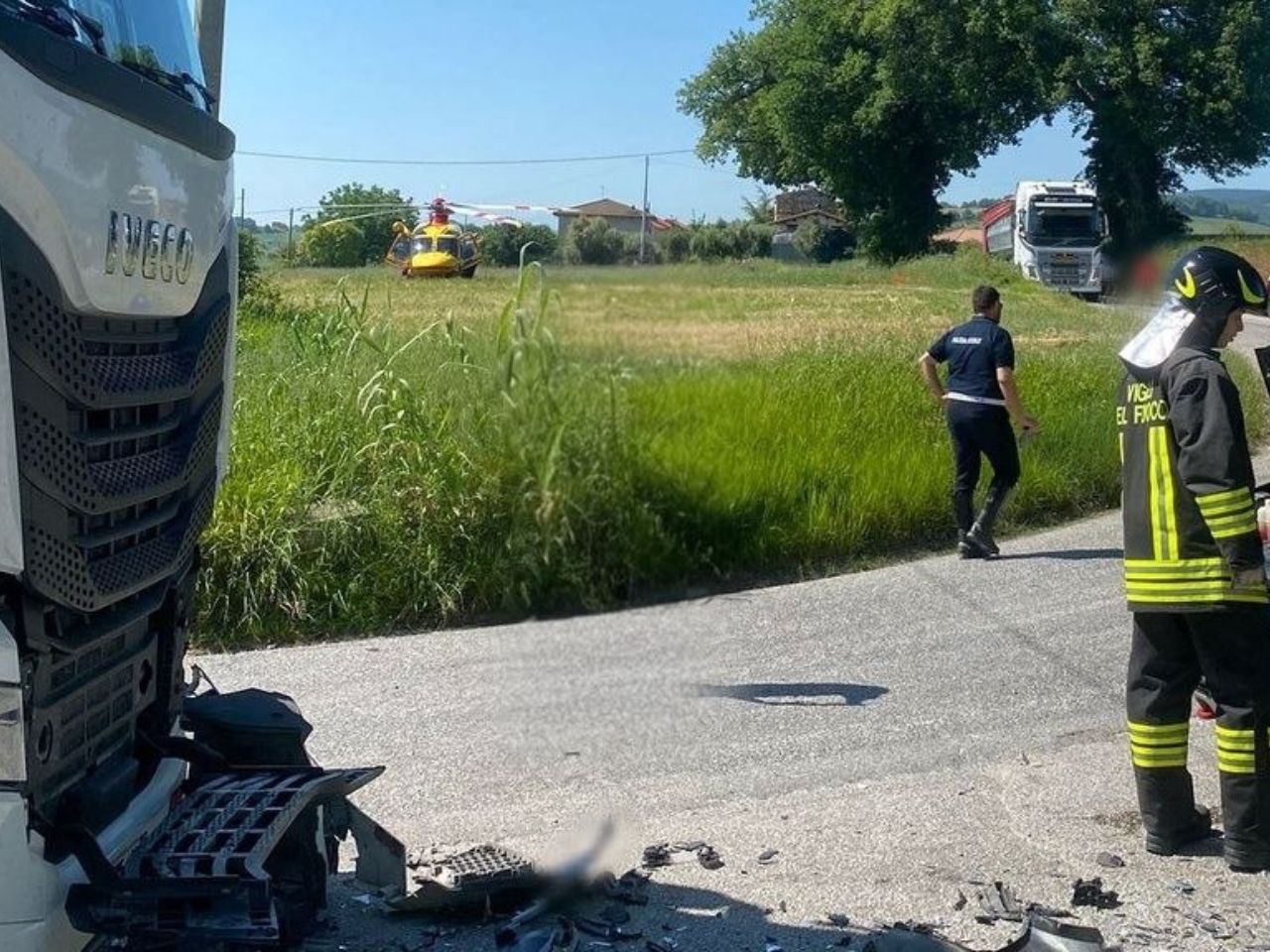 Pauroso scontro a Cingoli tra auto e camion: un ferito in eliambulanza a Torrette