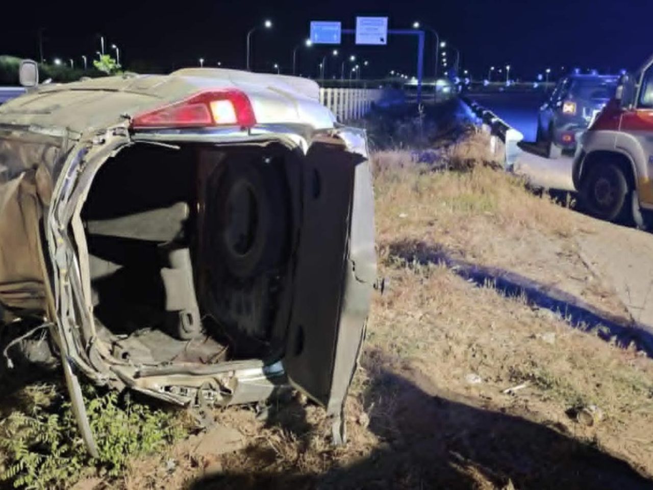 Foggia, fuggono a un posto di blocco e si schiantano