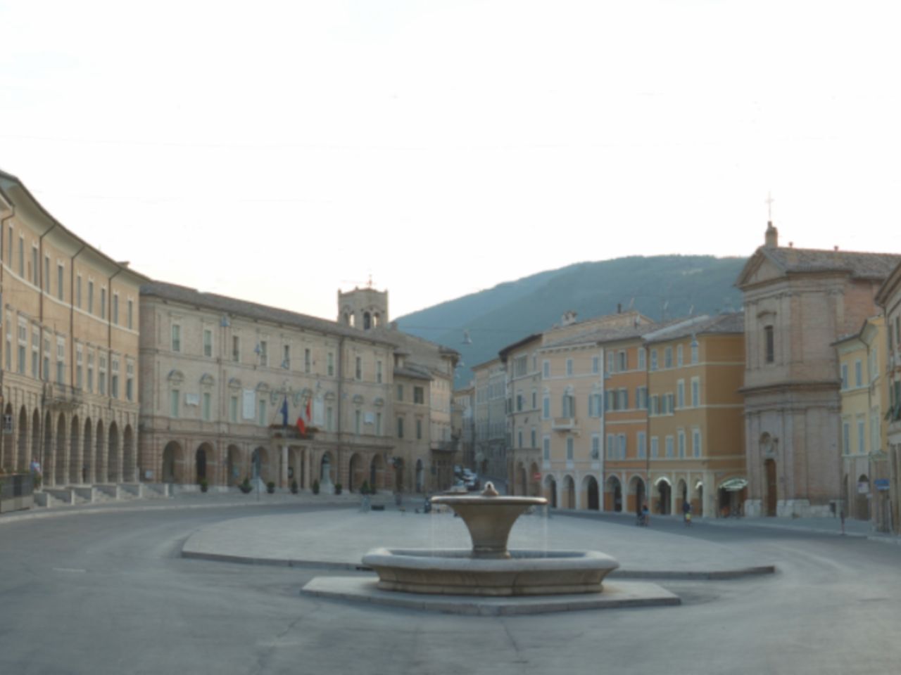 Note di pace in Piazza del Popolo: a San Severino Marche arrivano le semifinali del contest “Il Mio Cantico Libero”