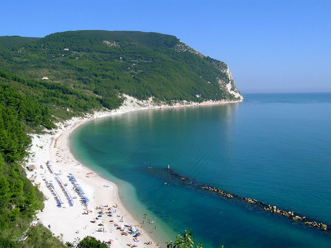 Sirolo, malore fatale per un turista