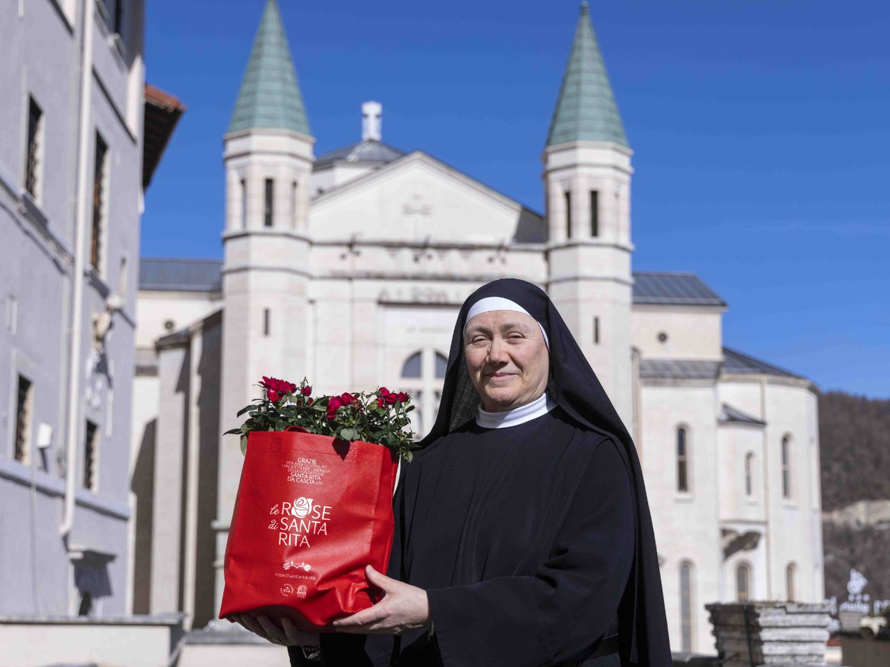Solidariet&agrave; in fiore: tornano le Rose di Santa Rita per sostenere i pi&ugrave; fragili