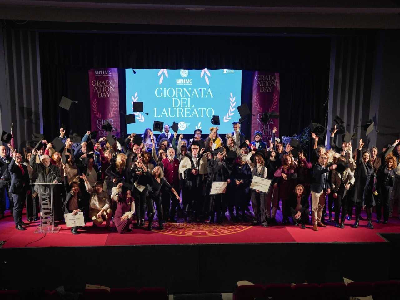 L&rsquo;Universit&agrave; di Macerata cerca i laureati del 1976 e del 2001 per la Giornata del laureato