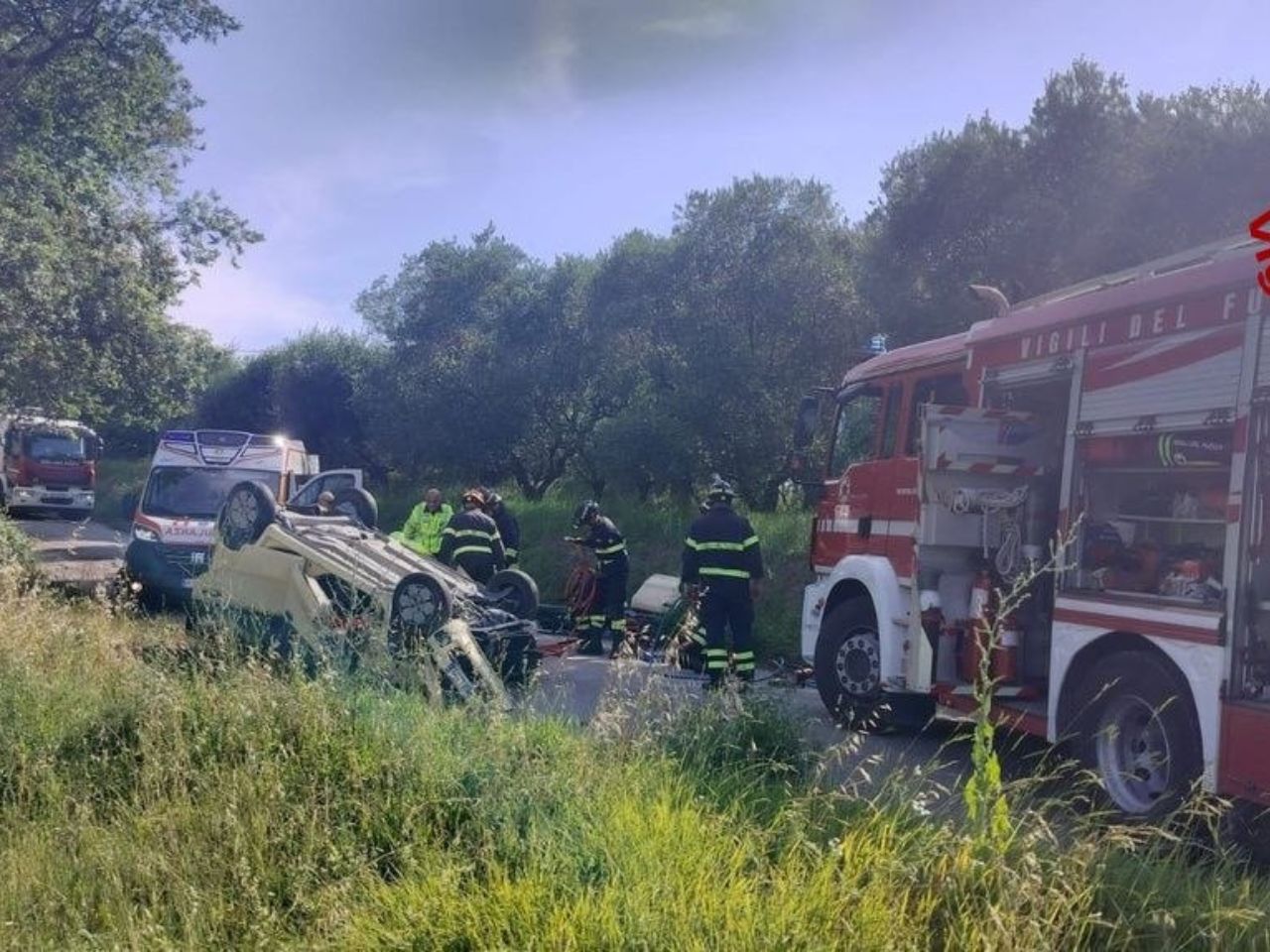 Pauroso incidente a Recanati: automobilista trasferito in eliambulanza a Torrette