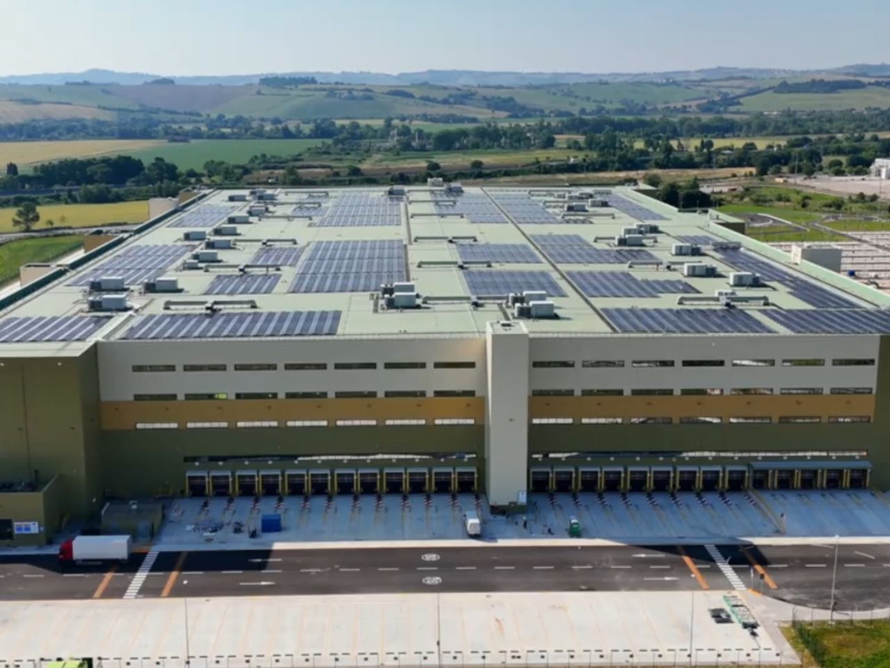 Jesi, operativo il centro di distribuzione Amazon