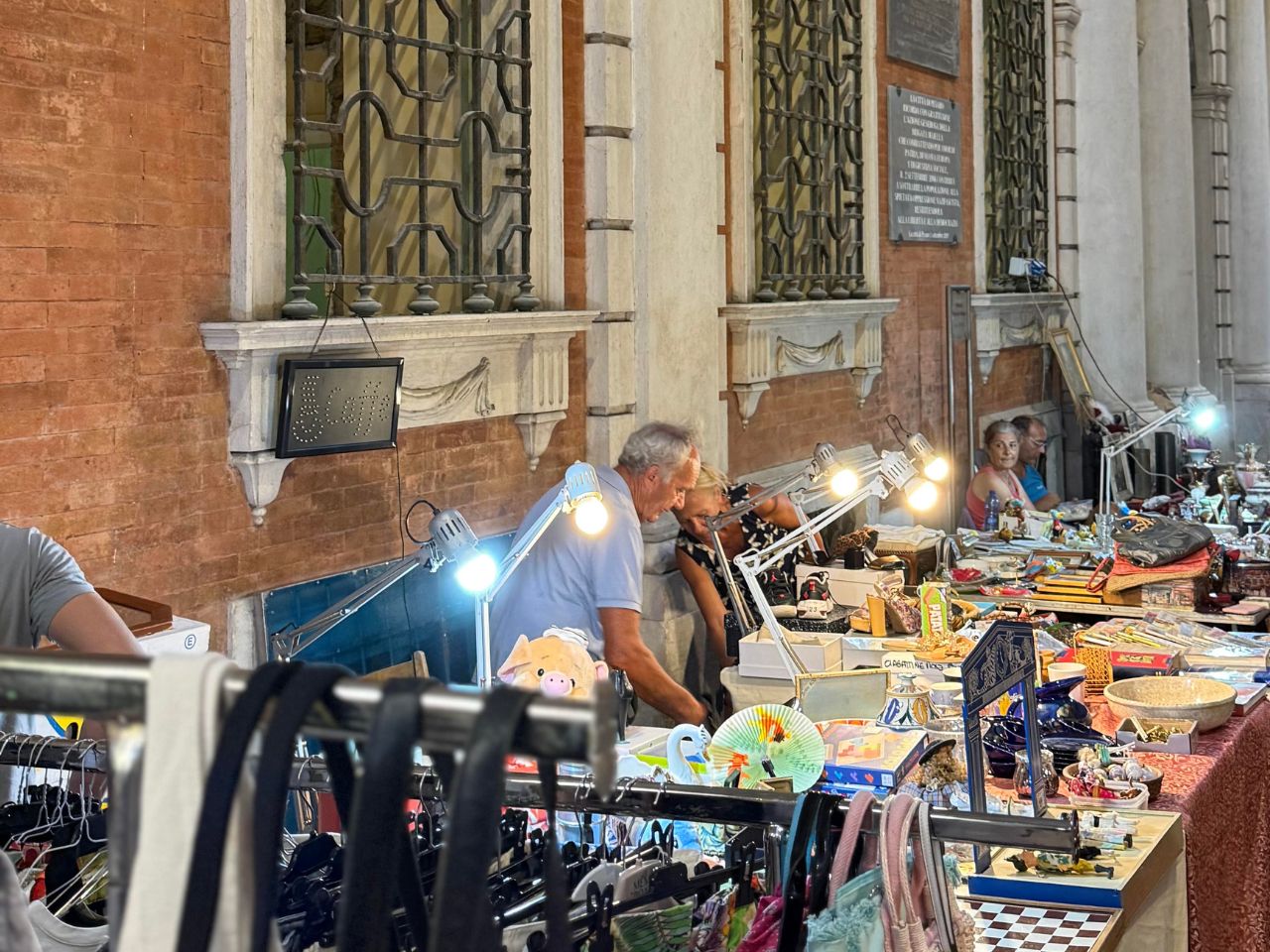 Shopping sotto le Stelle 2026: successo per la prima serata nel centro storico di Pesaro