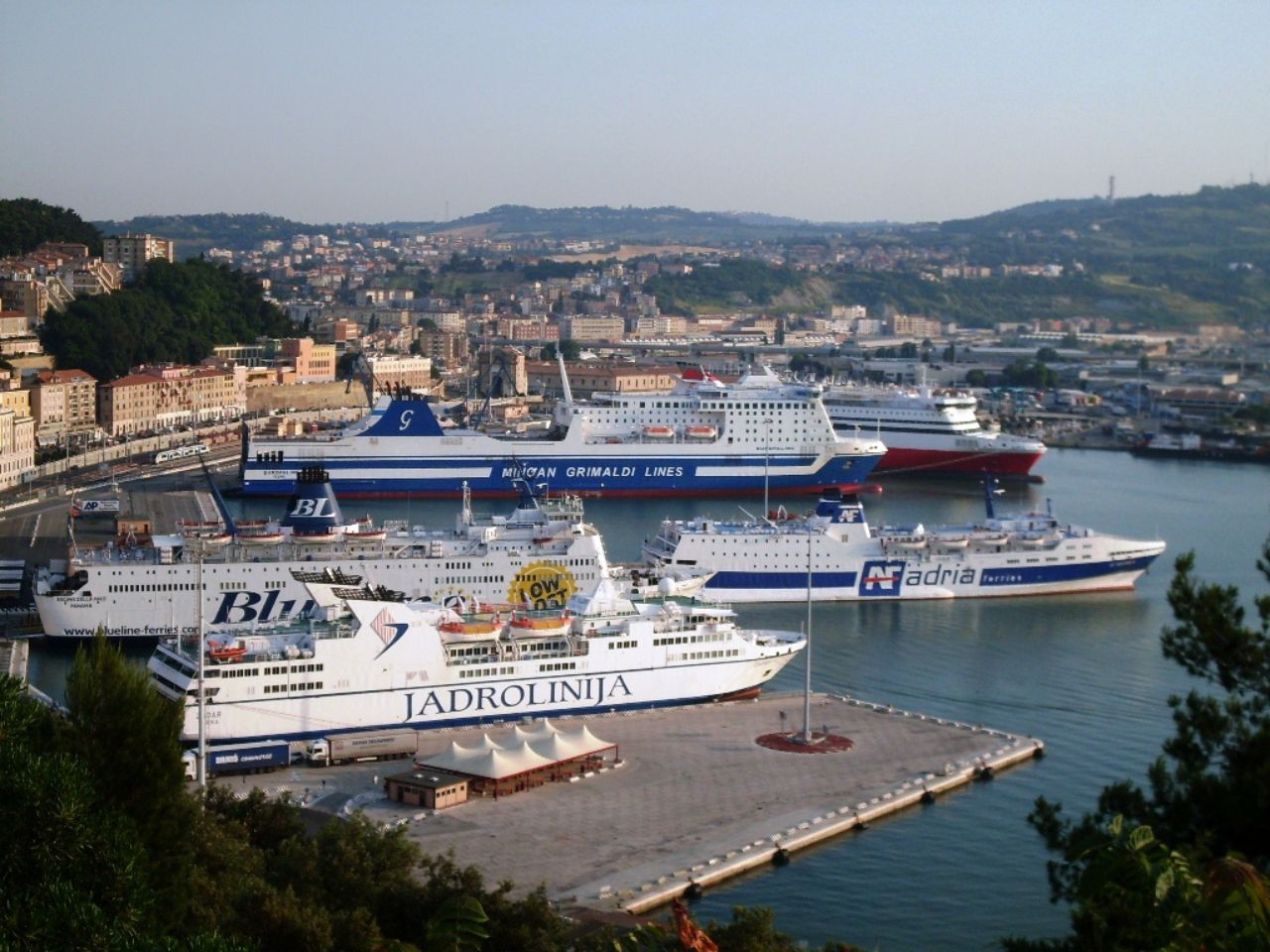 Ancona, arriva tardi all’imbarco e viene arrestato