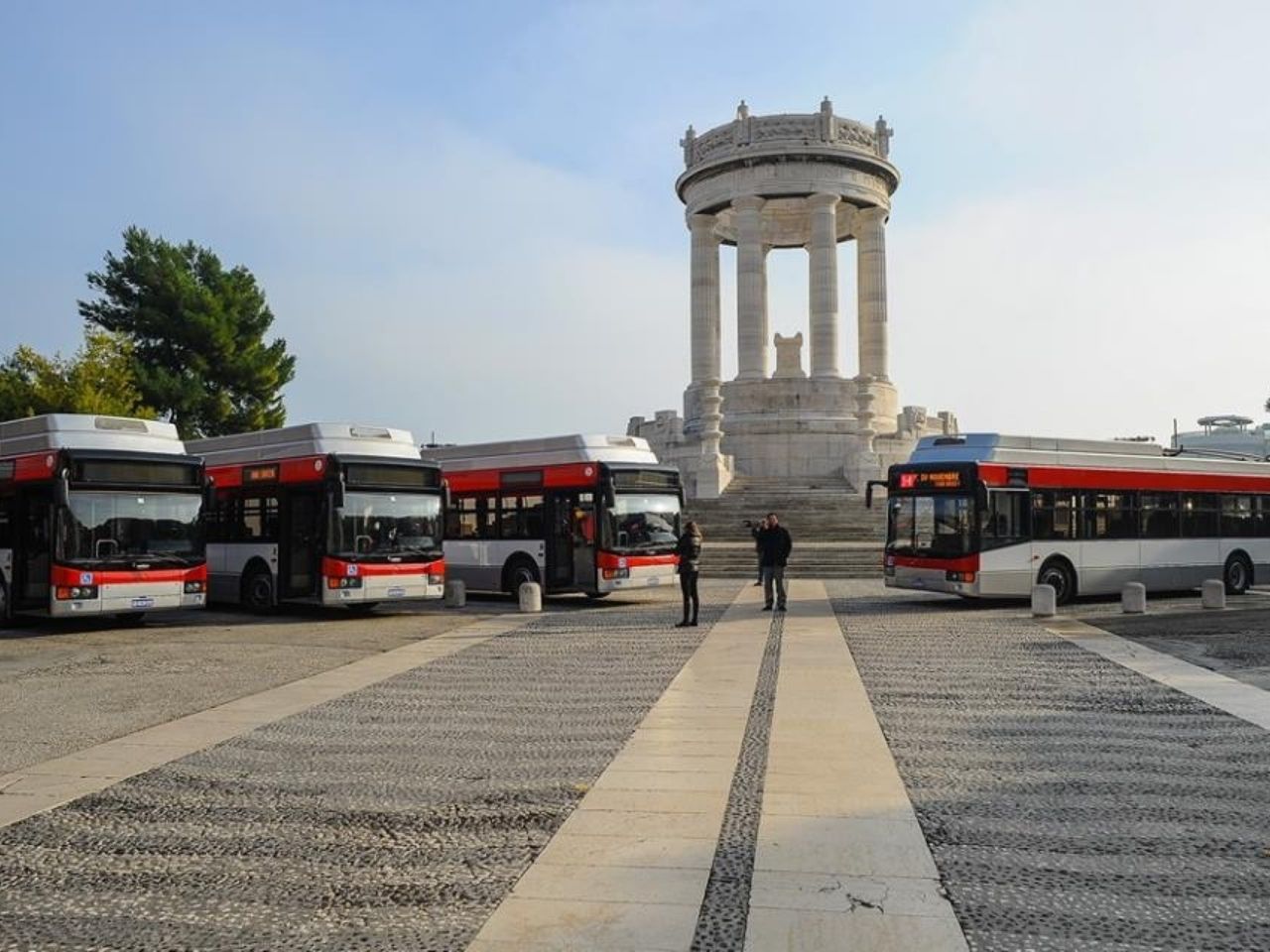 Ancona, follia a bordo di un autobus