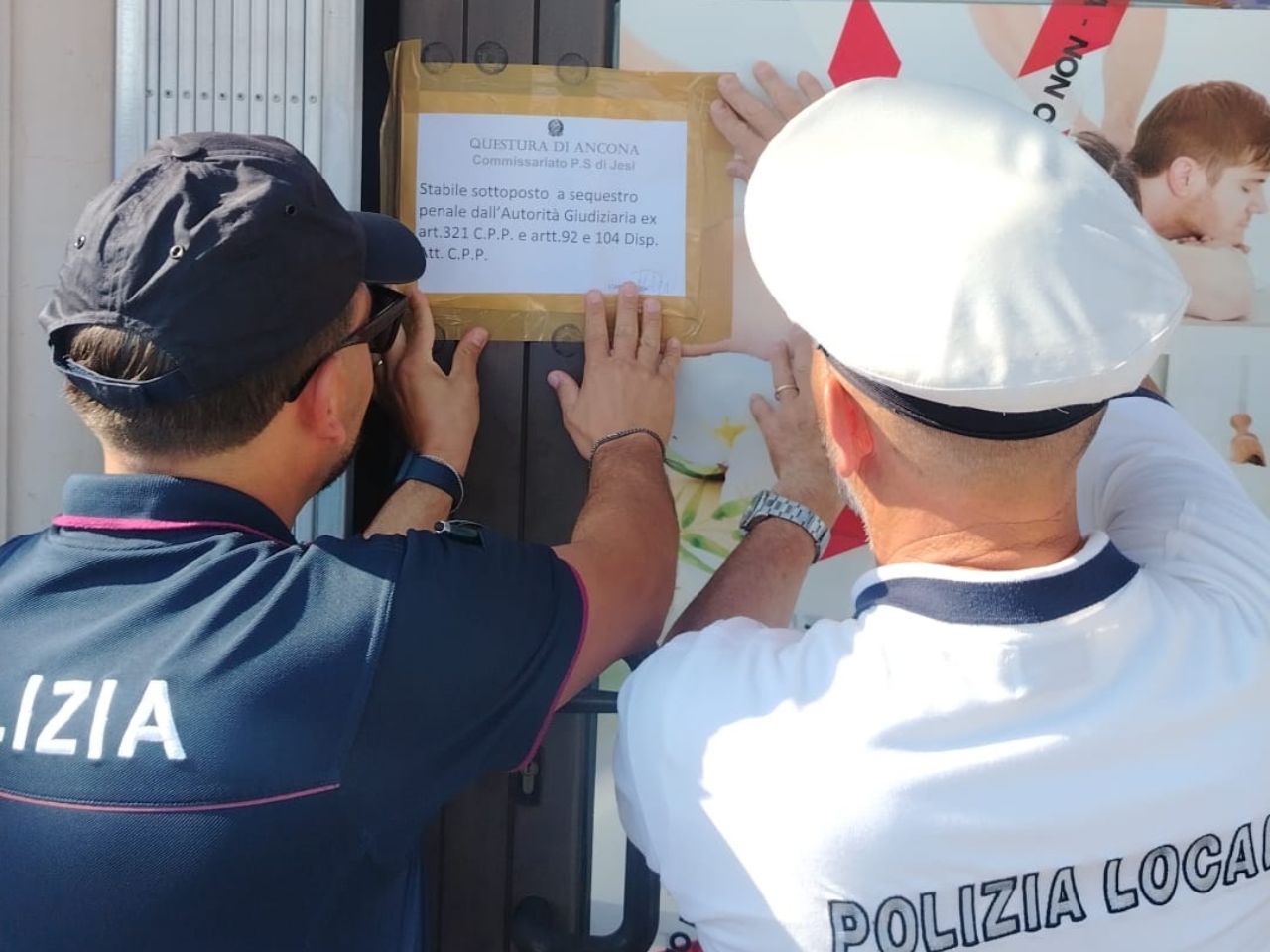 Jesi: la Polizia chiude centro massaggi trasformato in casa di prostituzione