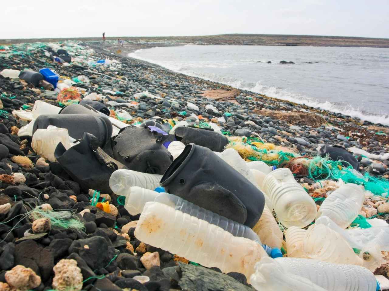 6 settembre, il Plastic Overshoot Day: quando la plastica supera la capacit&agrave; di gestione