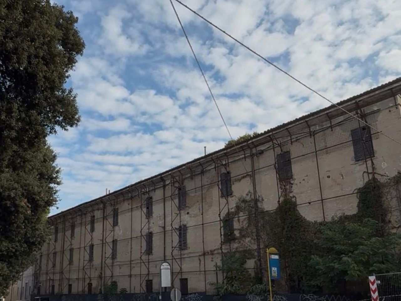 Ex manicomio, il recupero entra nell’ultima fase: lavori per l’allaccio elettrico e modifiche alla viabilità
